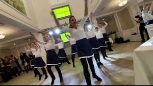 Шоу официантов